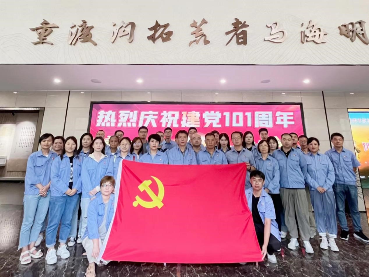 向先進(jìn)學(xué)習(xí)，向楷模致敬
